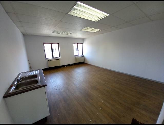 209M² OFFICE TO LET IN BRYANSTON